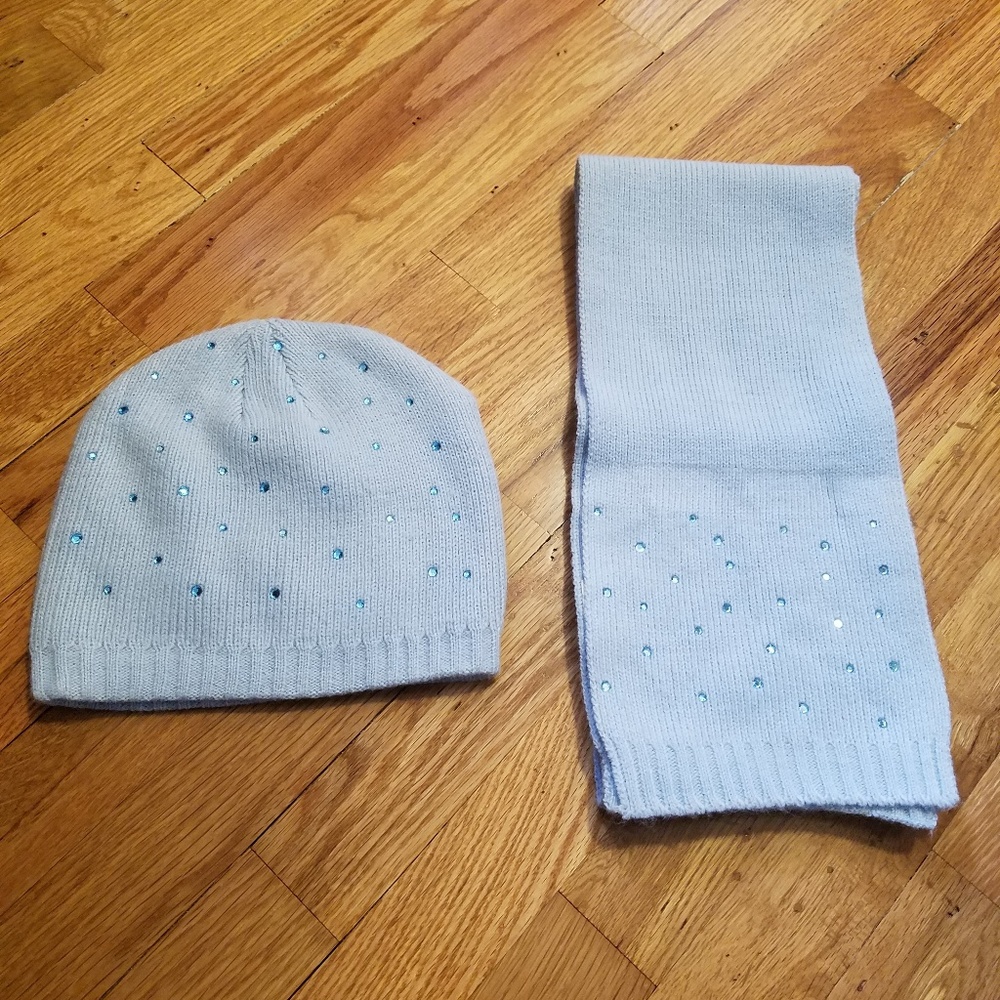 Baby blue winter scarf & hat